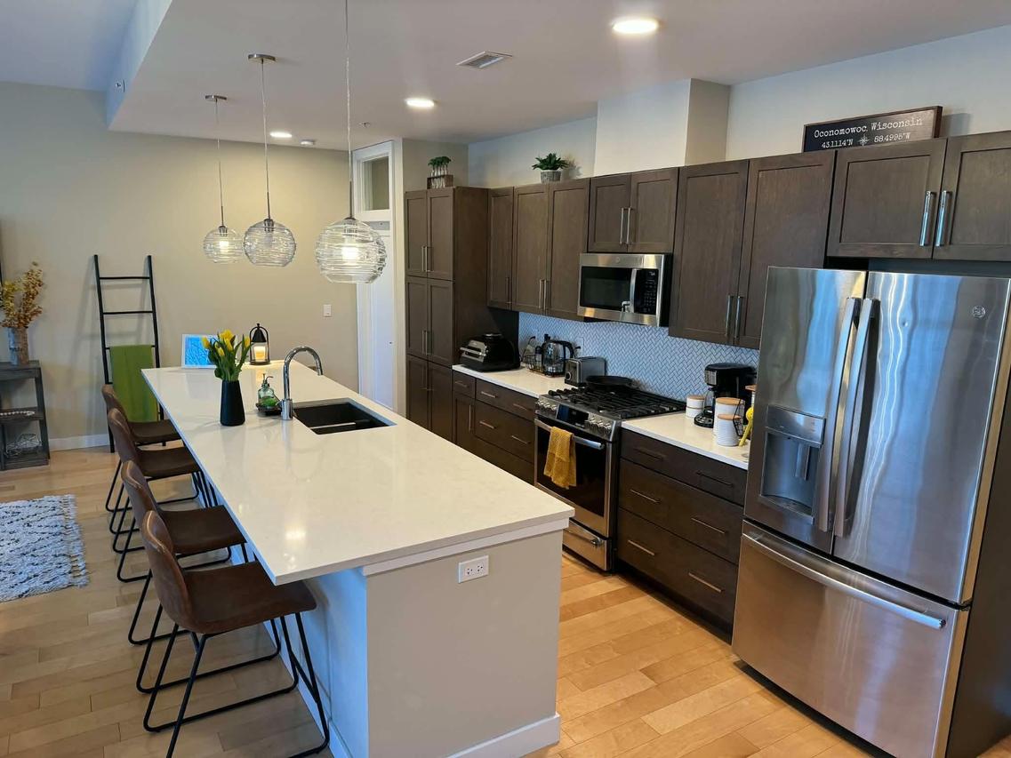 215 E Pleasant St #207, Oconomowoc, WI 53066