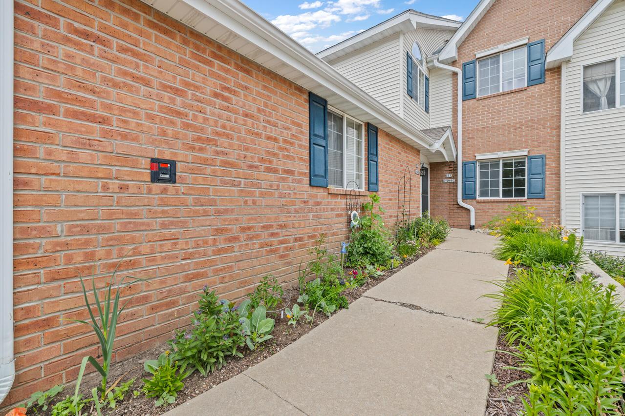 S77W19462 Lakewood Dr, Muskego, WI 53150