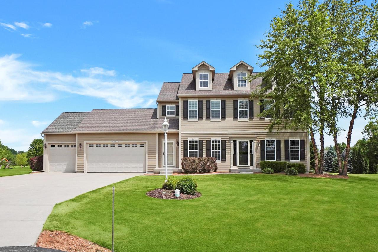 W348N5840 Snapdragon Ct, Oconomowoc, WI 53066