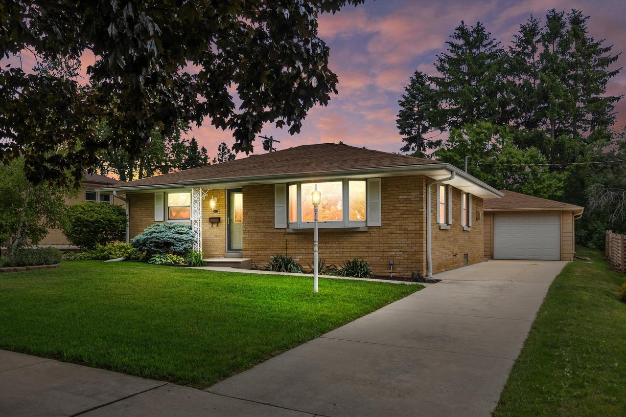 935 Virginia St, Racine, WI 53405