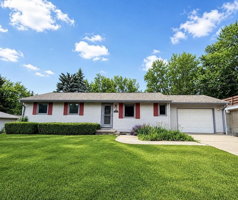 2306 Northview Rd, Waukesha, WI 53188