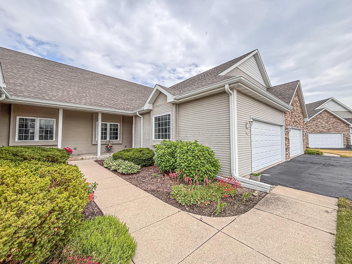 650 S Waters Edge Dr, Whitewater, WI 53190