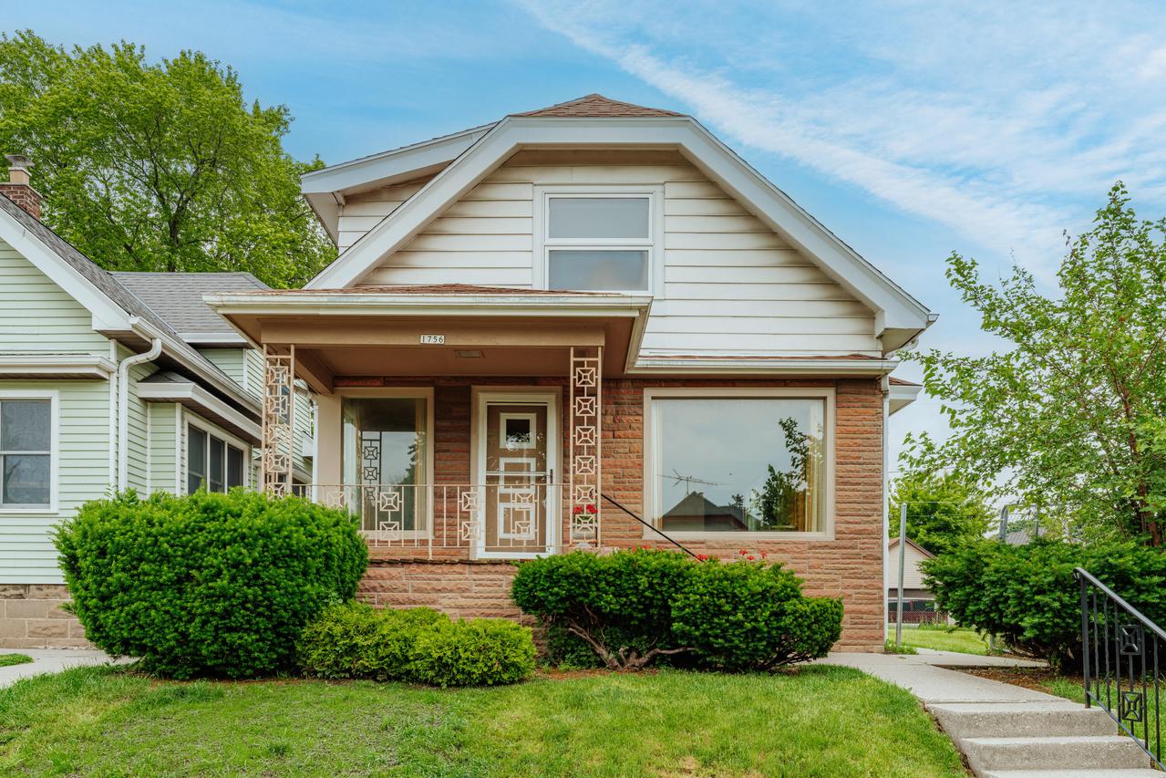 1756 S 72nd St, West Allis, WI 53214