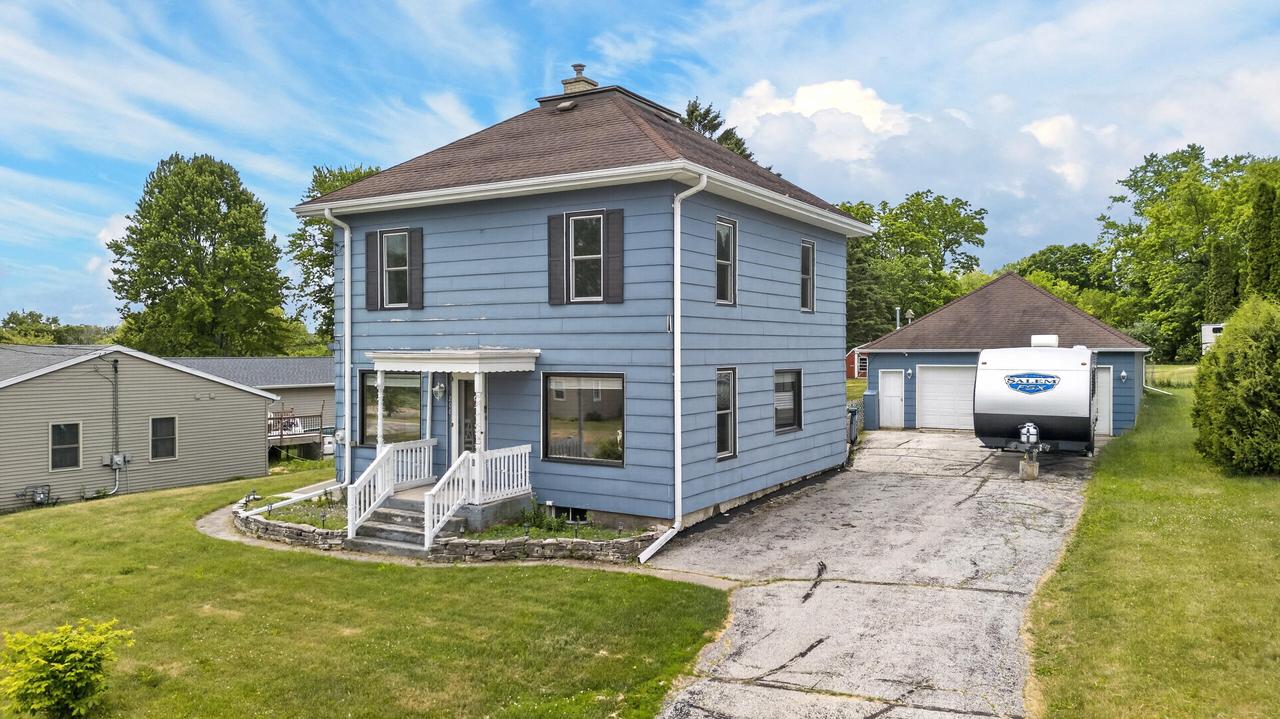 206 Lake St, Cascade, WI 53011