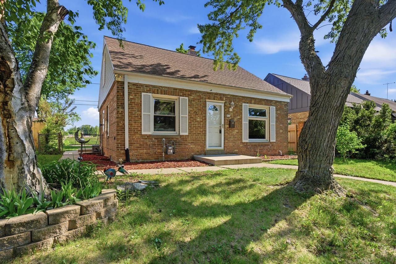 471 E Morgan Ave, Milwaukee, WI 53207
