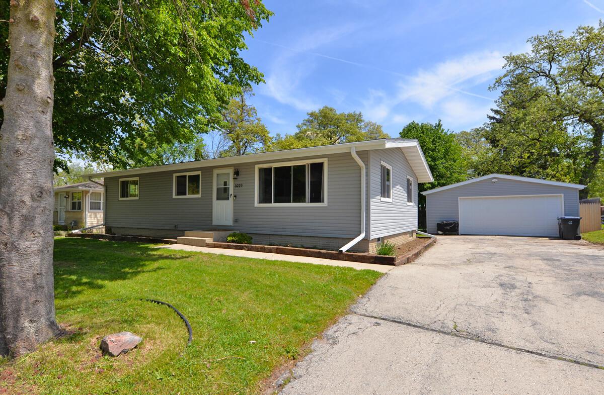 3229 Kearney Ave, Mount Pleasant, WI 53403