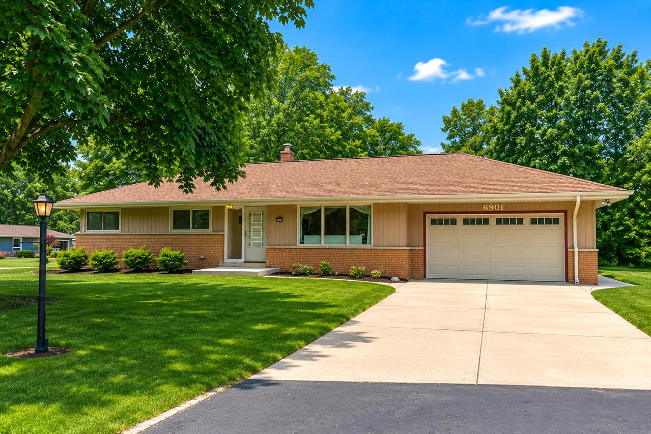 6901 N Crestwood Dr, Glendale, WI 53209