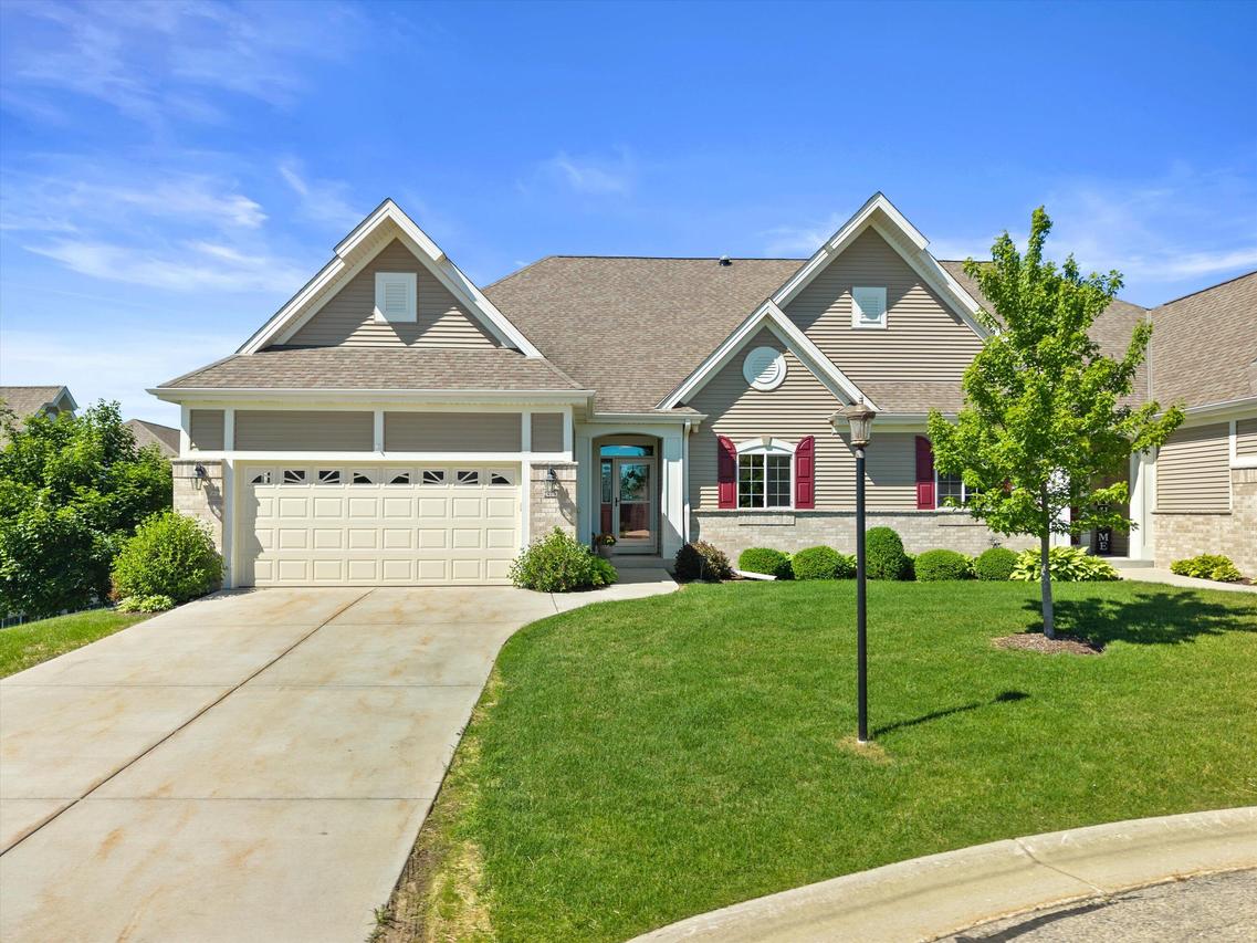 2406 Deercrest Ct, Waukesha, WI 53188