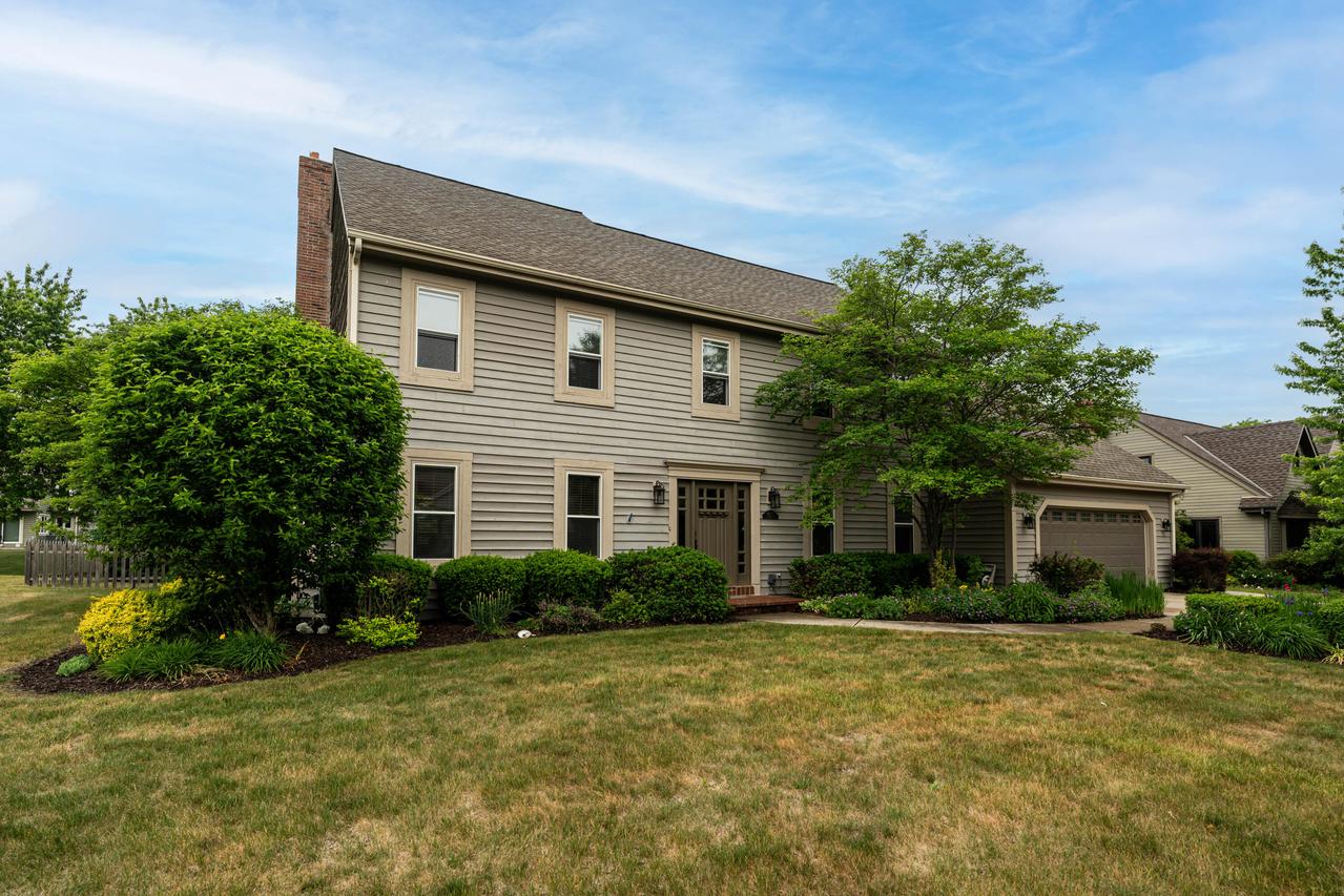 10133 N Foxkirk Dr, Mequon, WI 53097