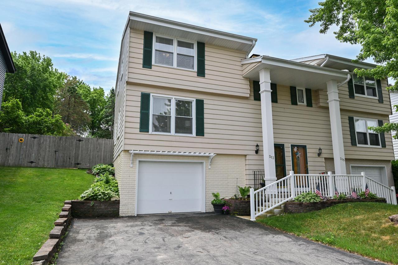 213 Mcdivitt Ln, Mukwonago, WI 53149