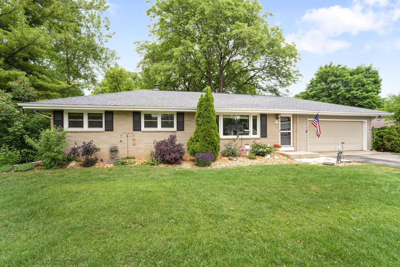 N51W15674 Fair Oak Pkwy, Menomonee Falls, WI 53051