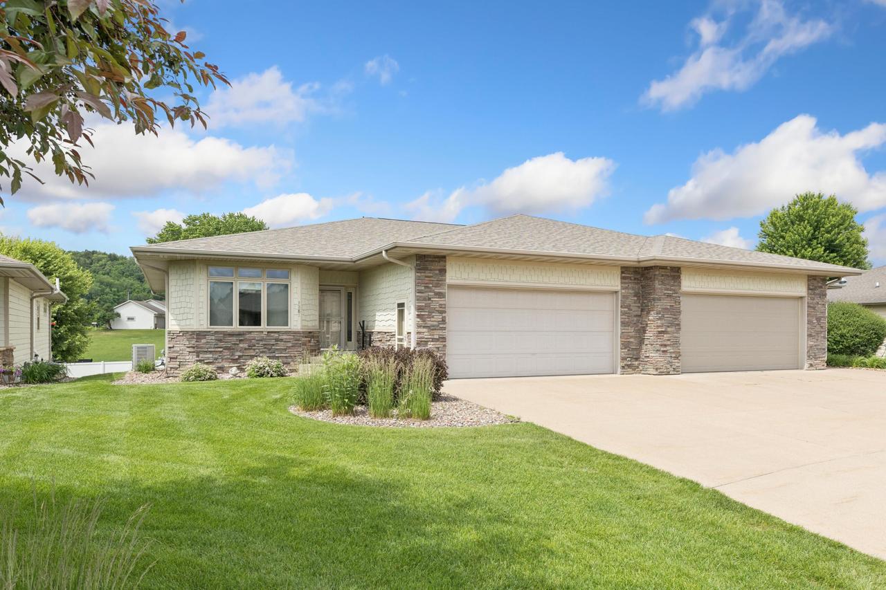 1281 Bentgrass Ct, Onalaska, WI 54650