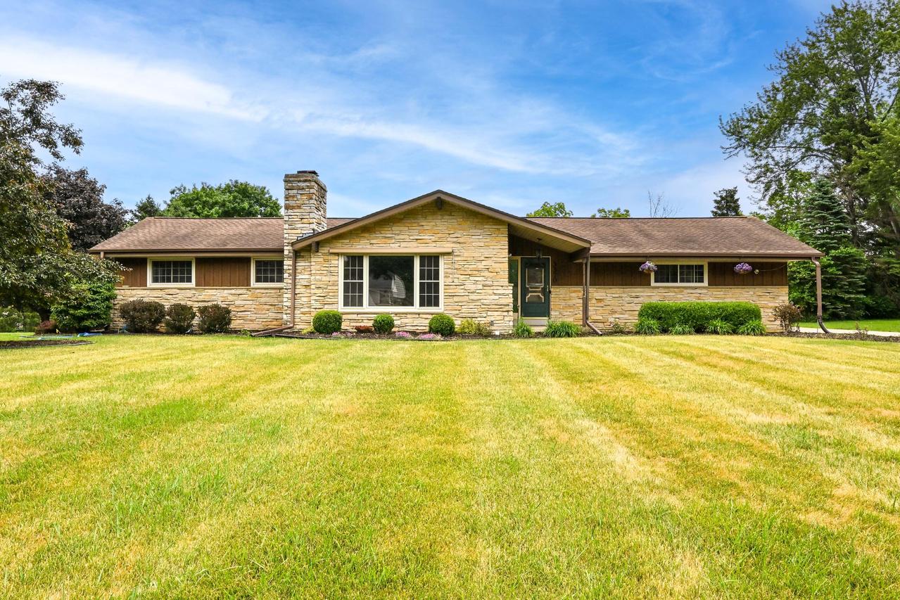 3370 N 129th St, Brookfield, WI 53005