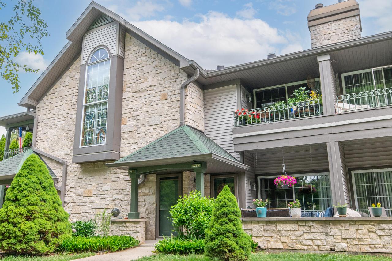 9258 W Kelly Pl, Greendale, WI 53130