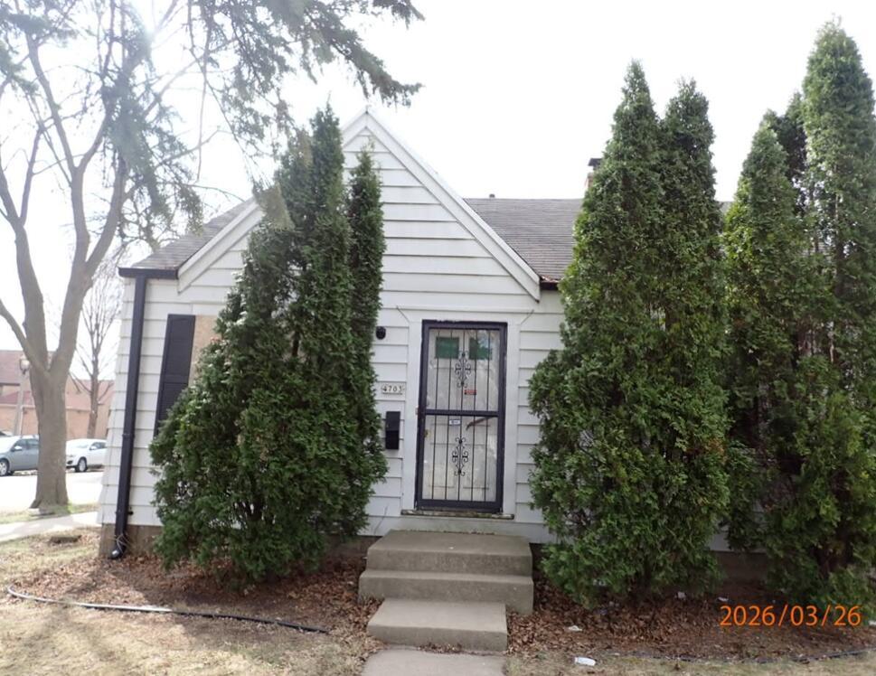 4703 W Congress St, Milwaukee, WI 53218