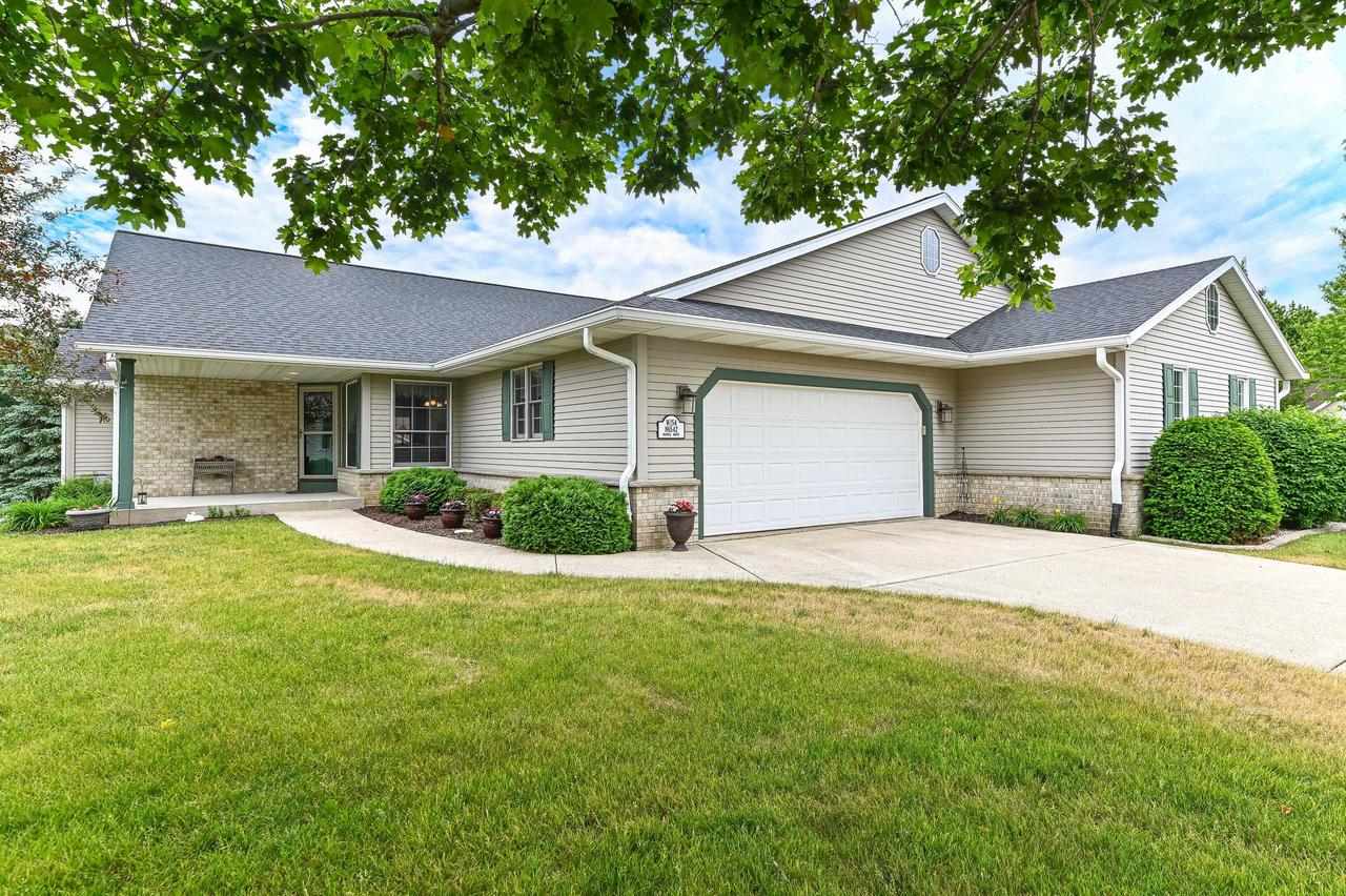 W154N6542 Marvel Dr #30, Menomonee Falls, WI 53051