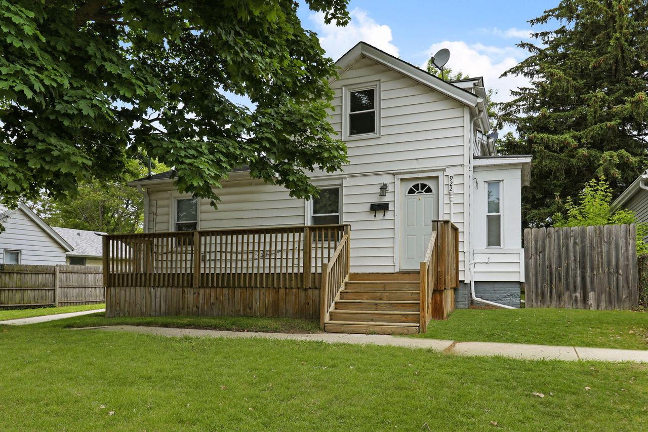 922 49th St, Kenosha, WI 53140