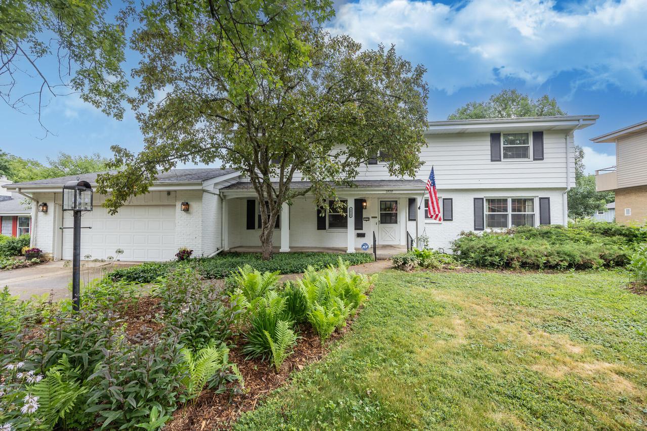 2828 N 122nd St, Wauwatosa, WI 53222