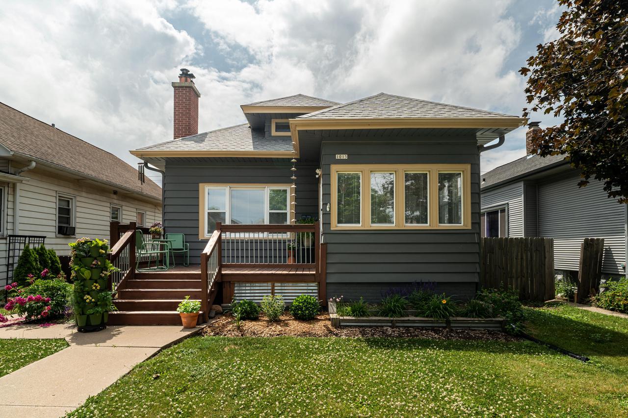 1015 S 76th St, West Allis, WI 53214