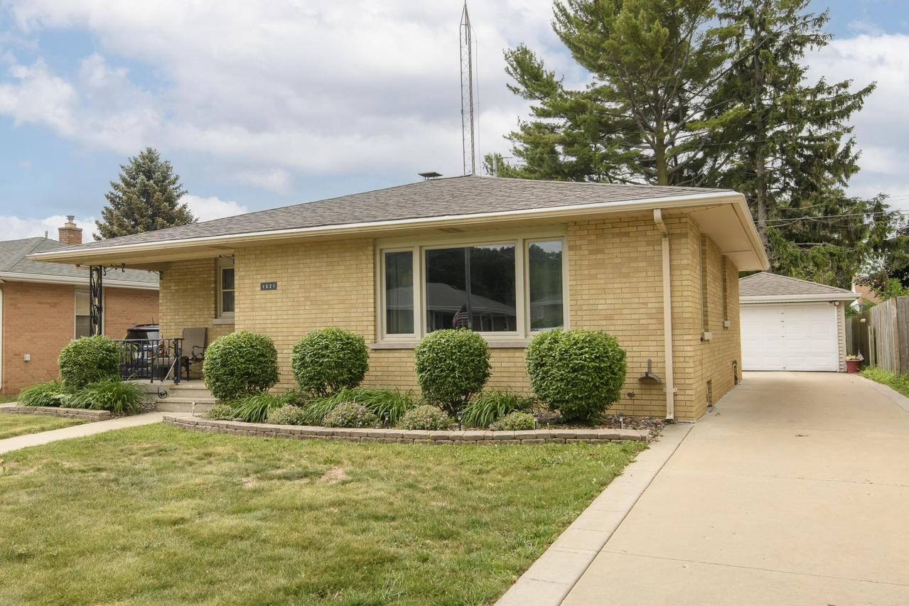 1521 25th St, Kenosha, WI 53140