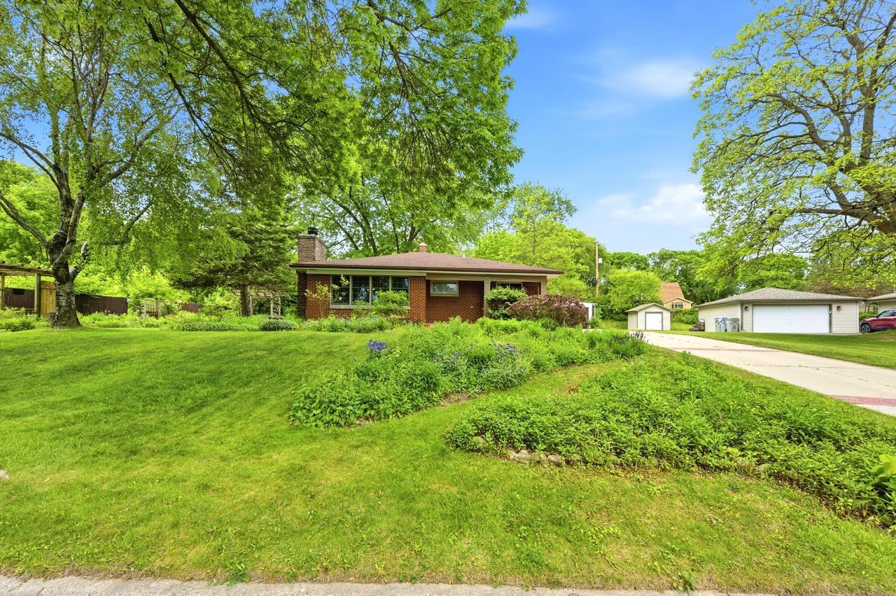 5751 S 22nd St, Milwaukee, WI 53221