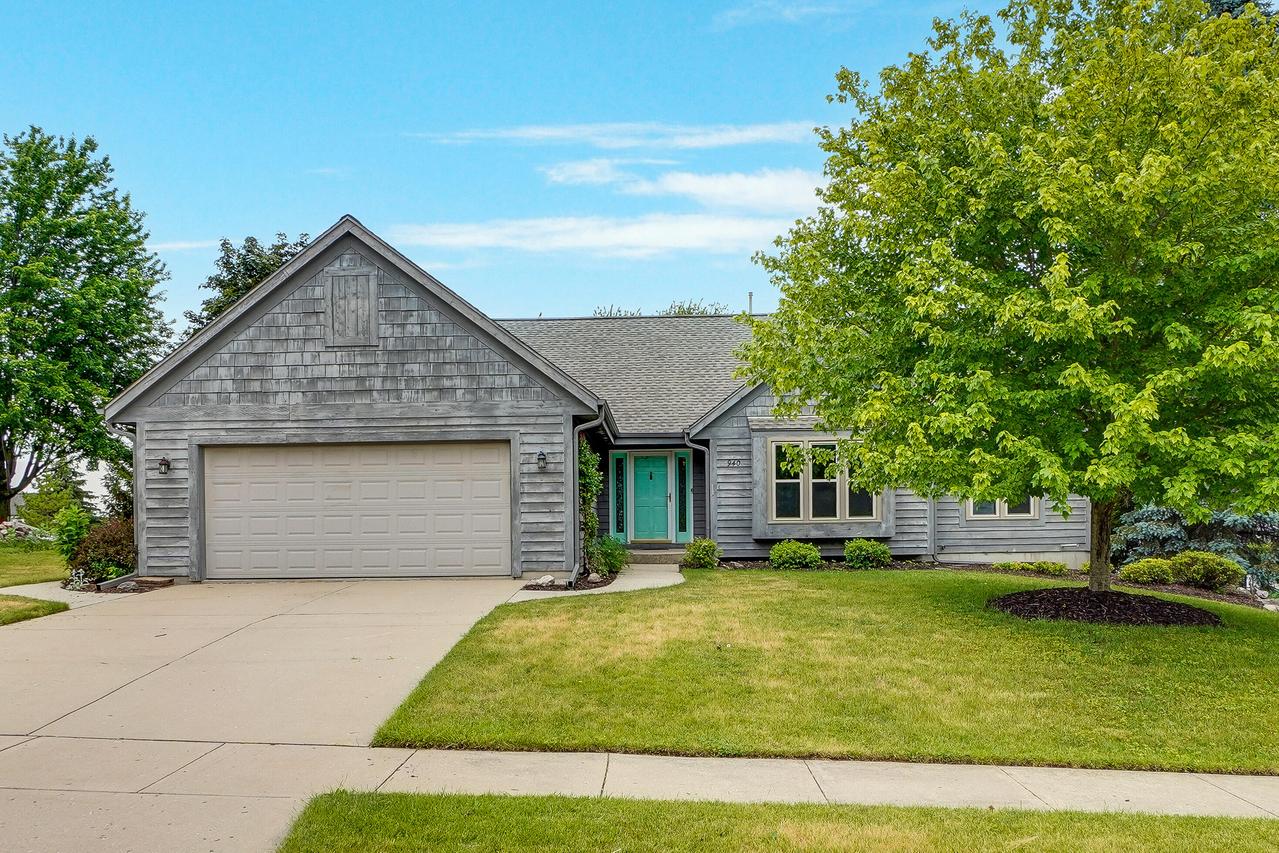 940 Bartlett Dr, Oconomowoc, WI 53066
