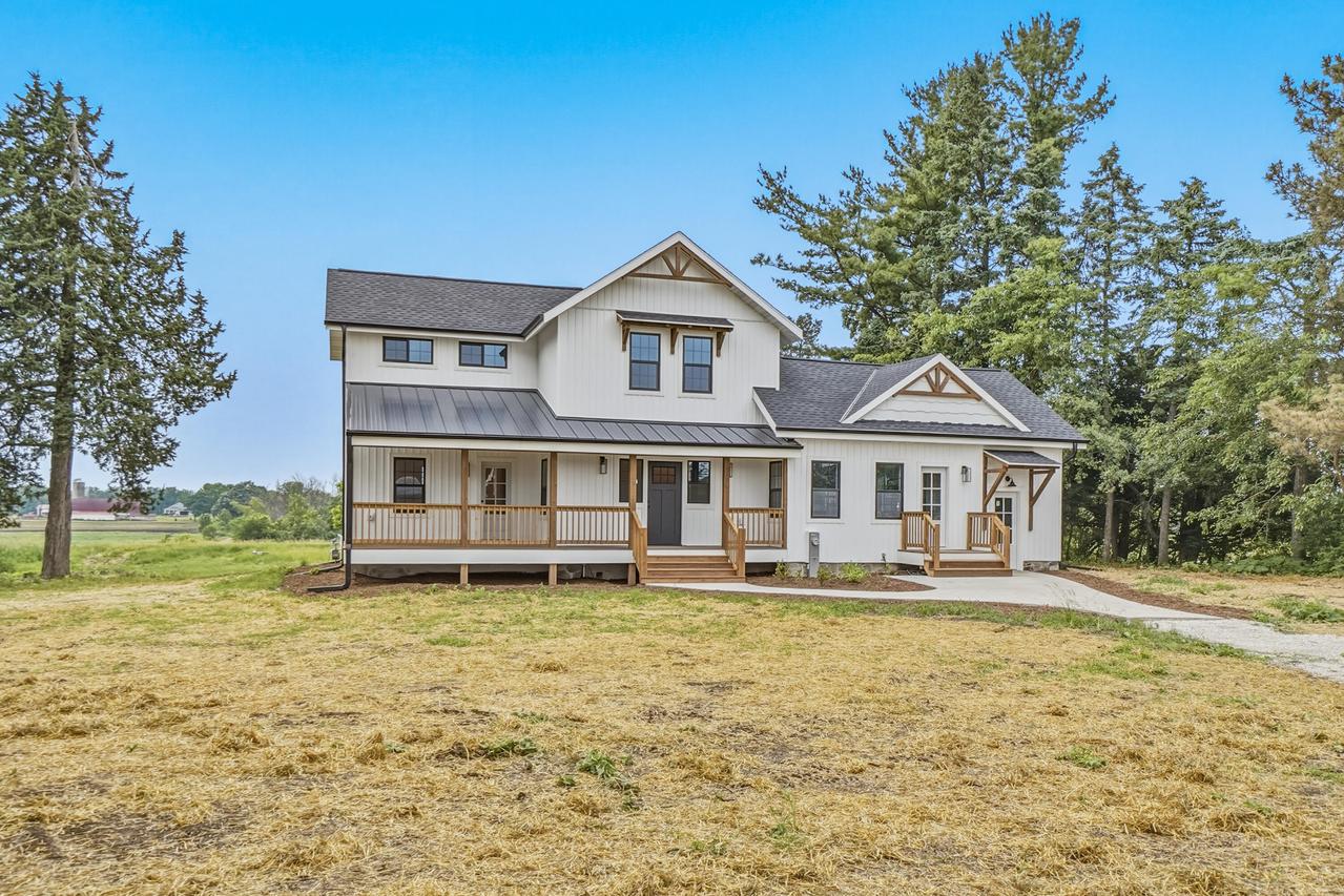W541 Madison Ave, Ixonia, WI 53036