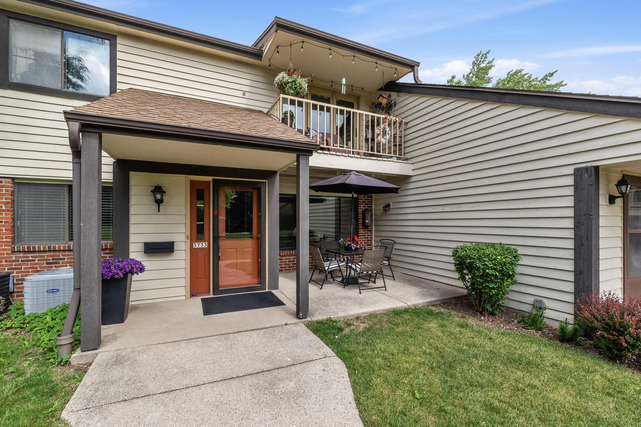 3733 W Loomis Rd, Greenfield, WI 53221