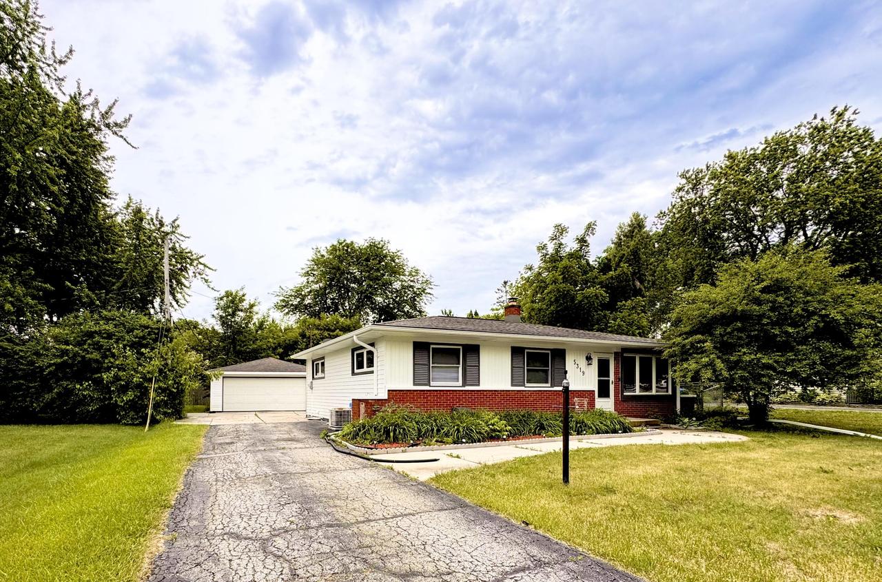 5319 W Spring Ln, Milwaukee, WI 53223