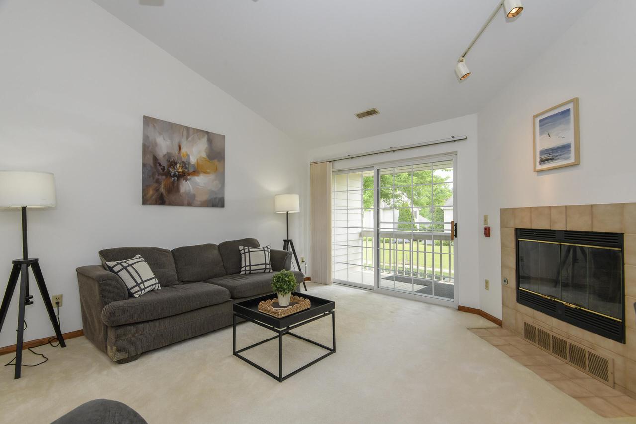 176 Westfield Way #D, Pewaukee, WI 53072