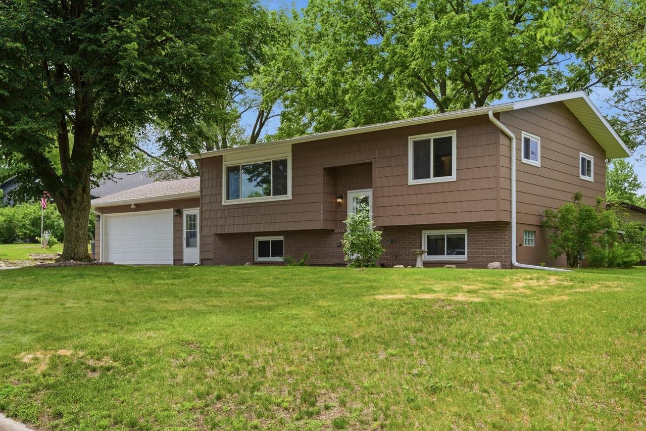 1610 Cliffview Dr, Holmen, WI 54636