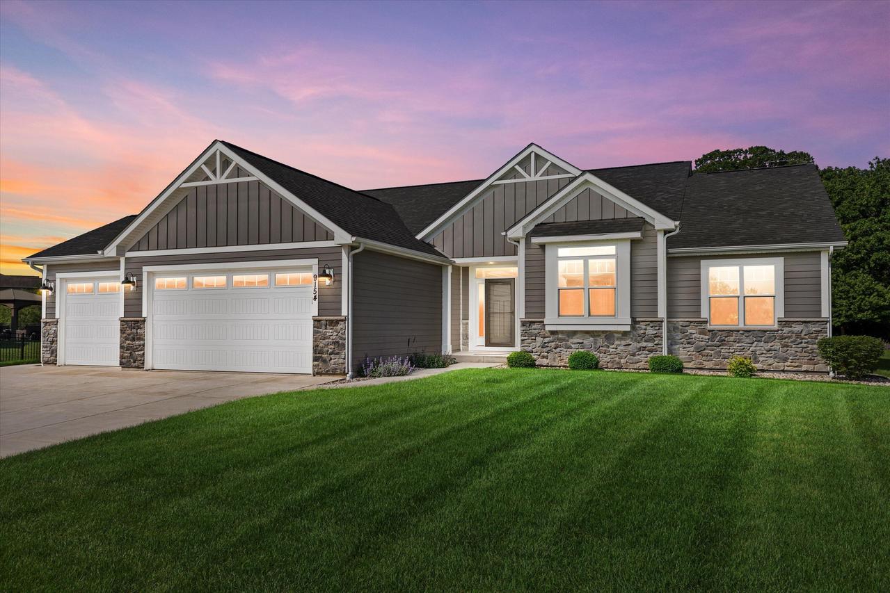 9154 Creekside Cir, Pleasant Prairie, WI 53158