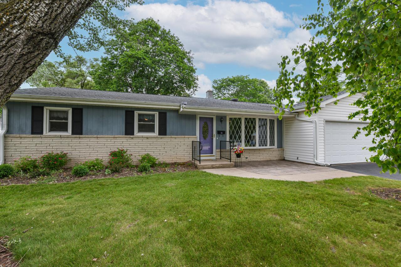 312 N Jackson St, Elkhorn, WI 53121