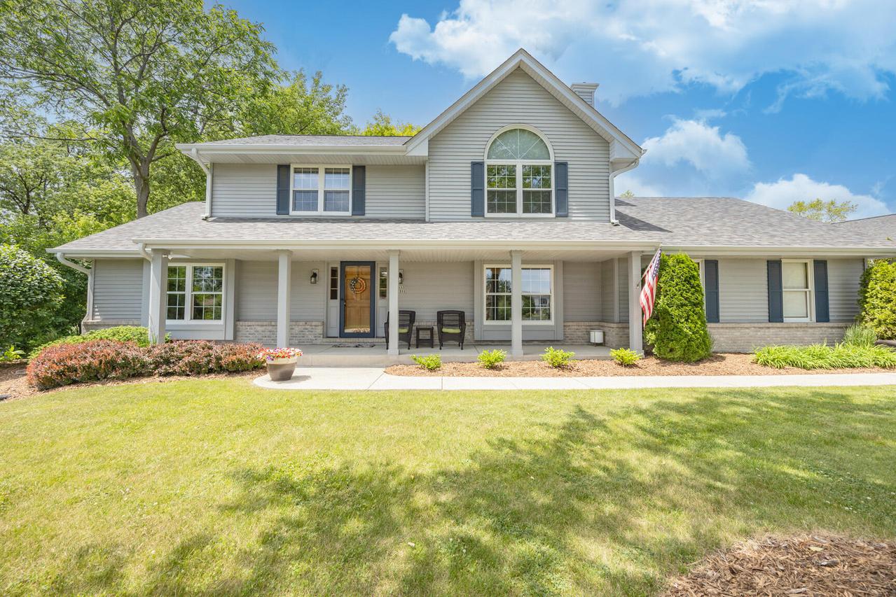 W153N5311 Plaza Dr, Menomonee Falls, WI 53051