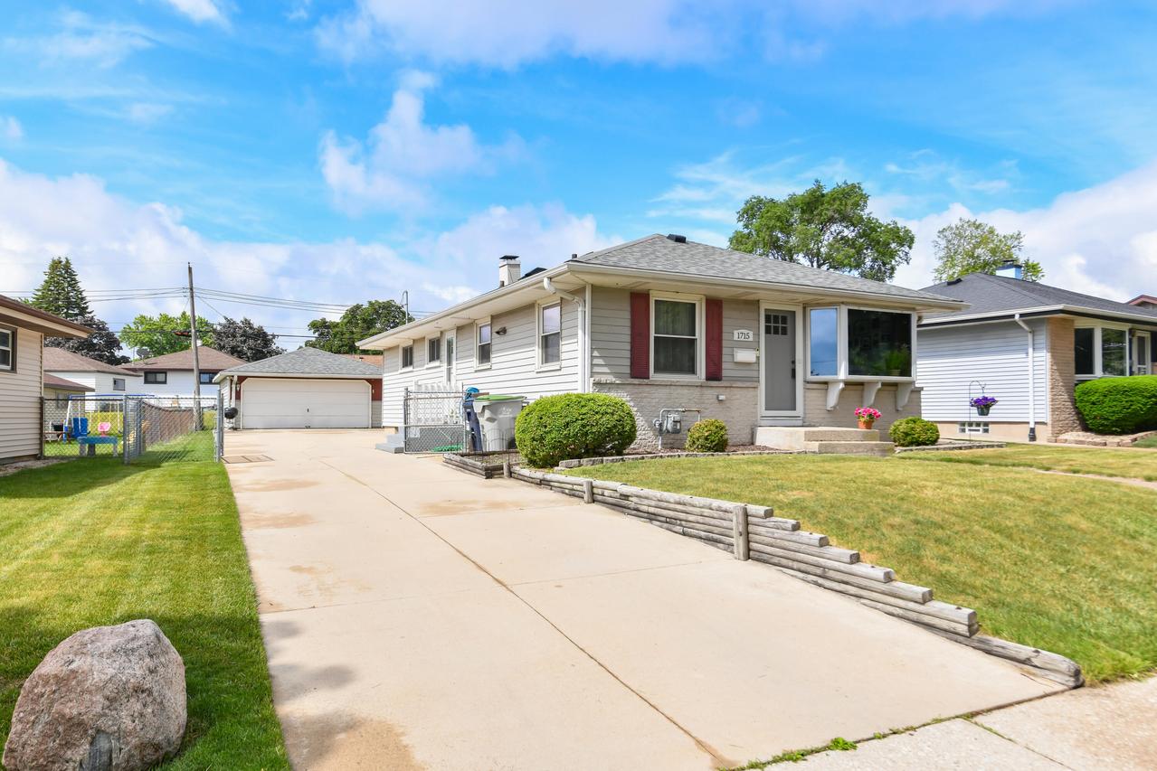 1715 W Salem St, Milwaukee, WI 53221
