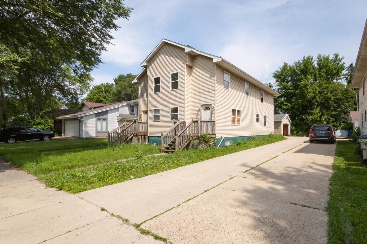 6824 W Mill Rd #6826, Milwaukee, WI 53218