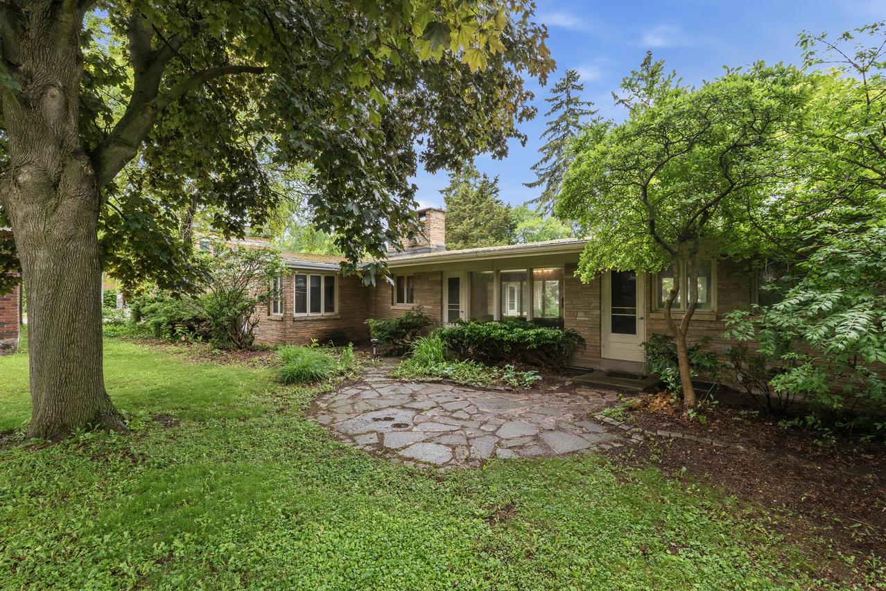 1550 11th Ave, Grafton, WI 53024