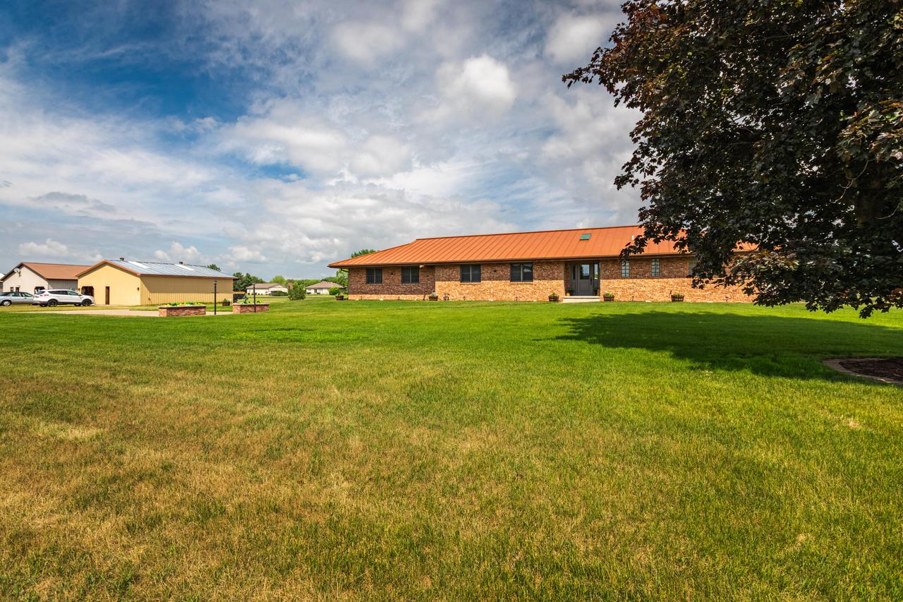 N8620 Garfield Rd, Holland, WI 54636
