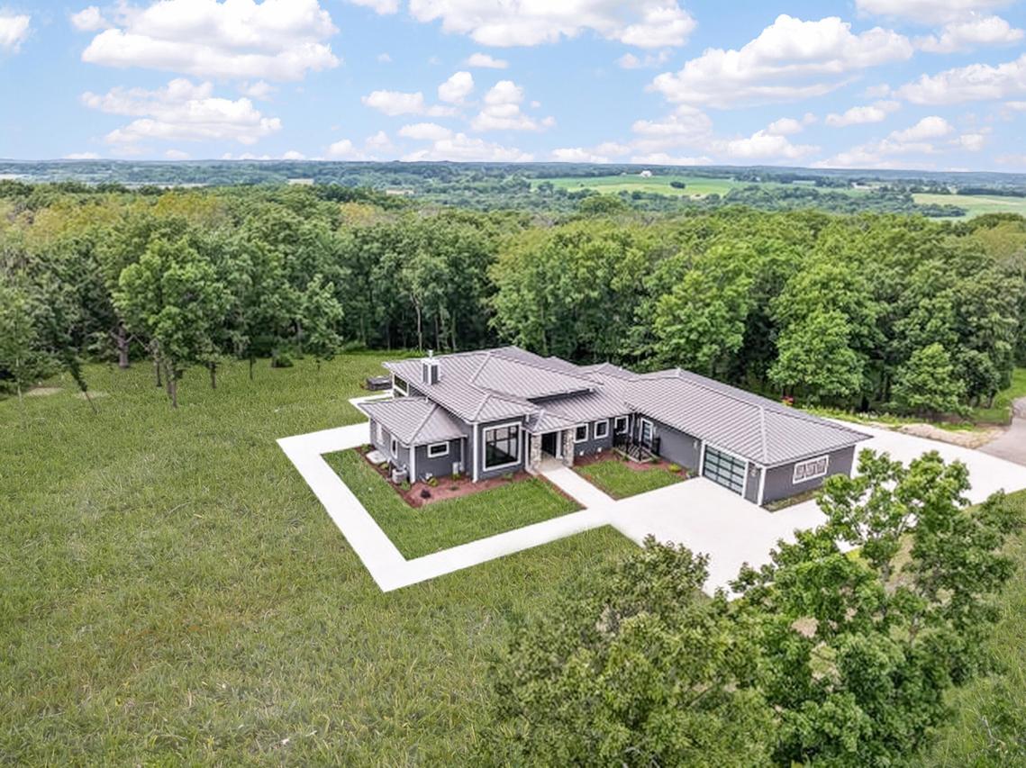 W3830 Scotch Bush Rd, Lafayette, WI 53121