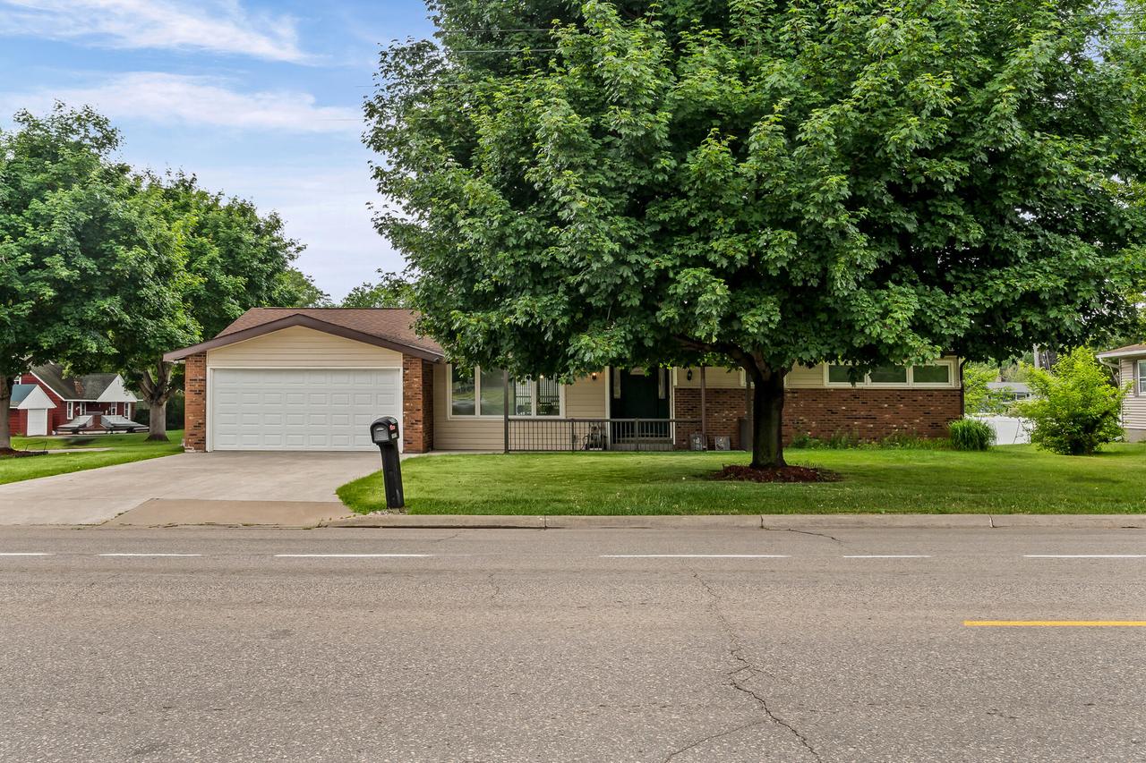 2720 S 32nd St, La Crosse, WI 54601