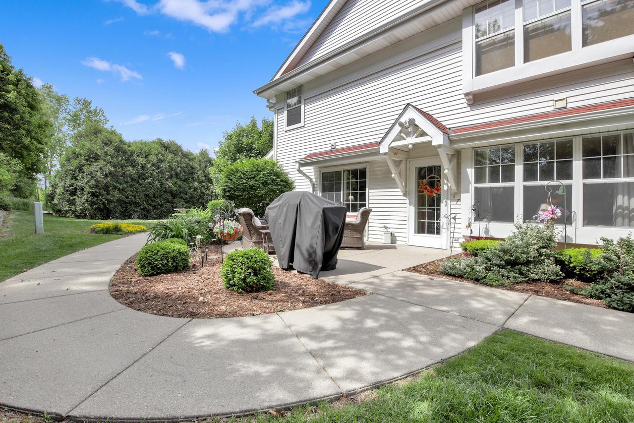 6060 S Crosswinds Dr #7, Cudahy, WI 53110