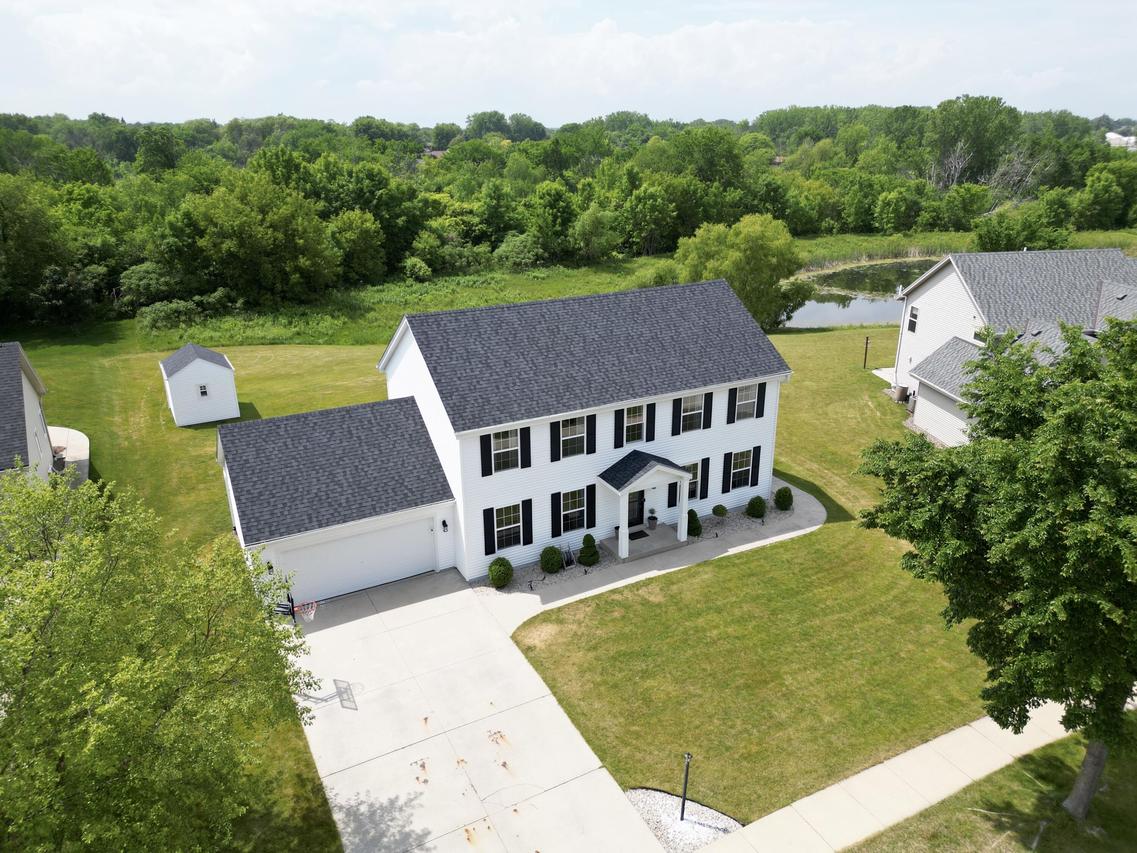 8821 S Carrollville Cir, Oak Creek, WI 53154