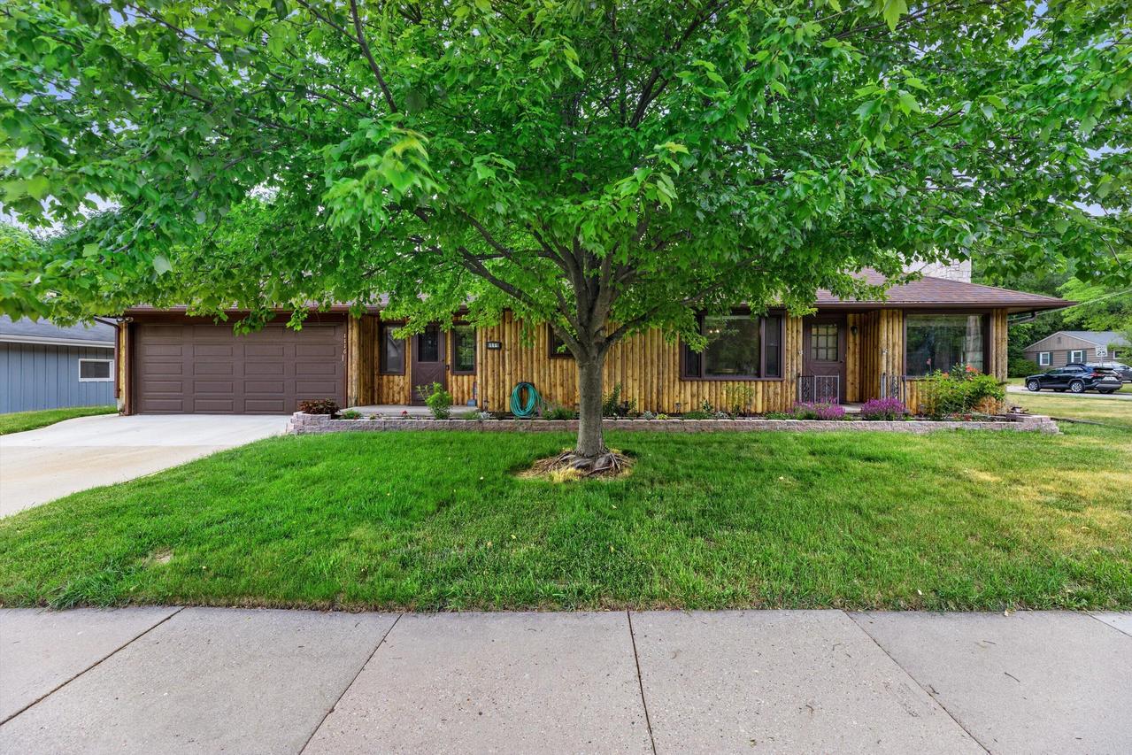 1116 E Racine Ave, Waukesha, WI 53186