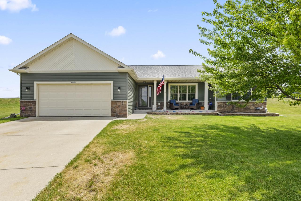 W1401 Stoney Brook, Ixonia, WI 53036