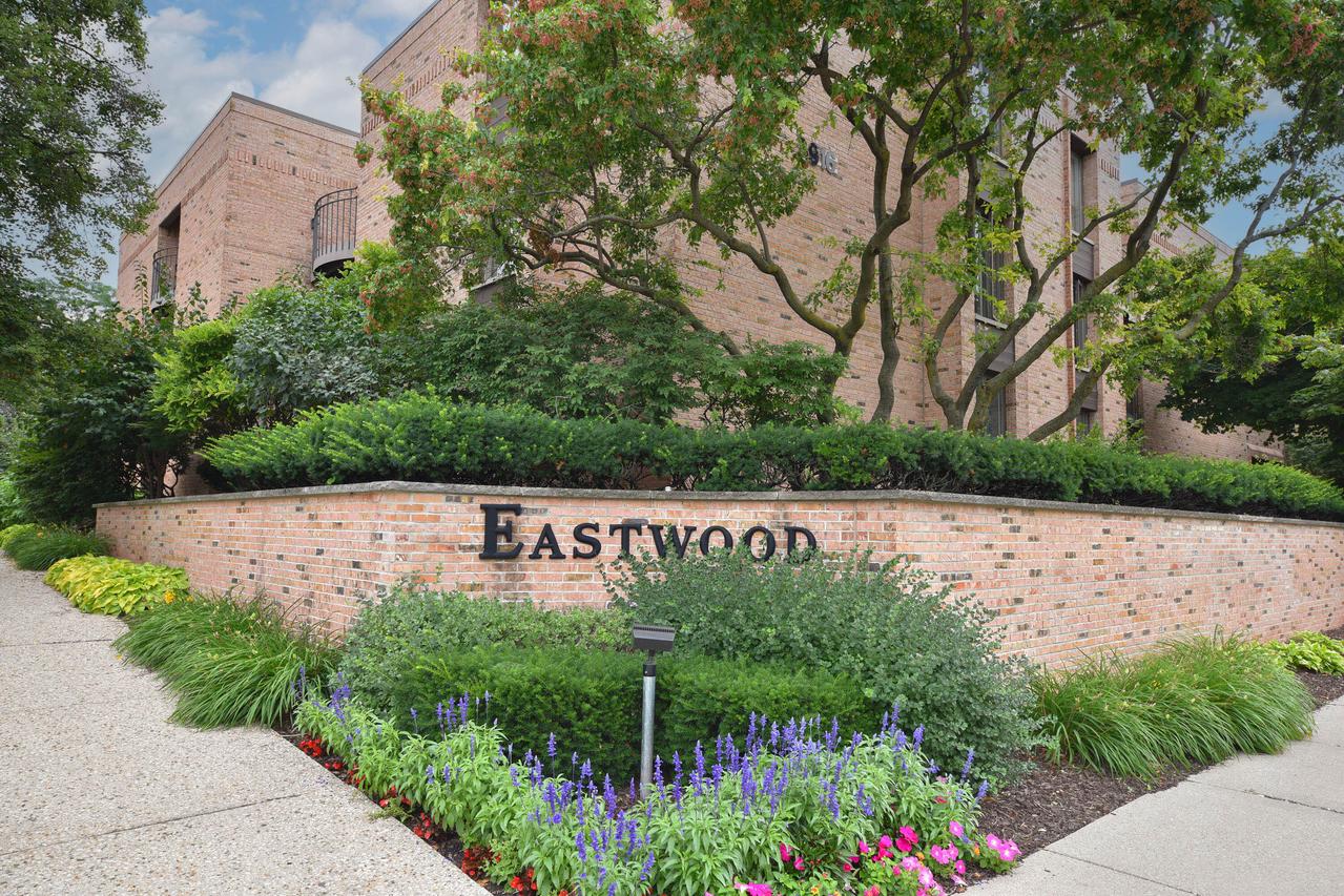 3838 N Oakland Ave #274, Shorewood, WI 53211