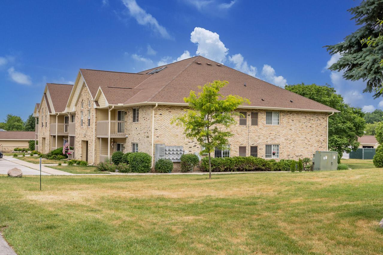 4835 Easy St #11, Delafield, WI 53029