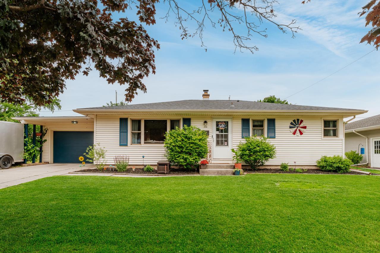332 S Kendrick Ave, Burlington, WI 53105