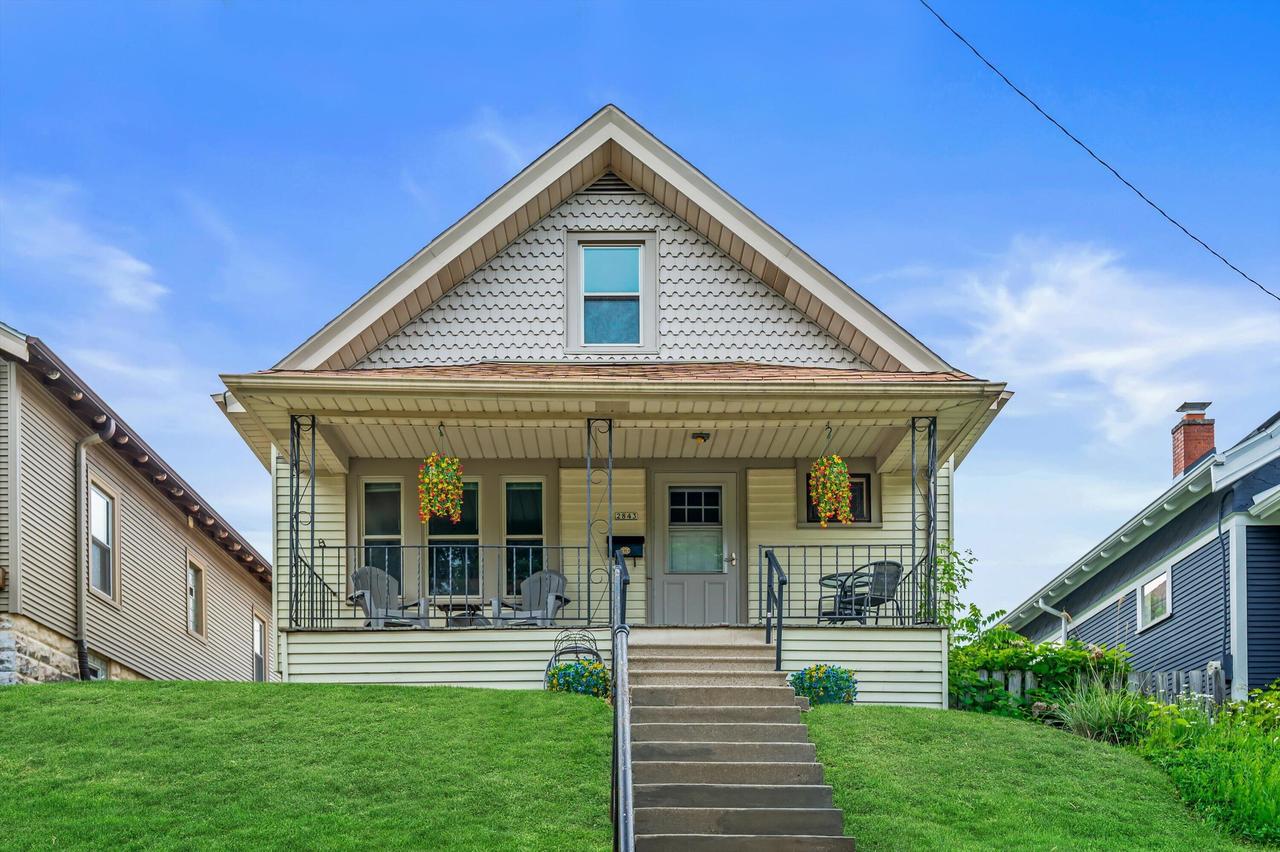 2843 S Linebarger Ter, Milwaukee, WI 53207