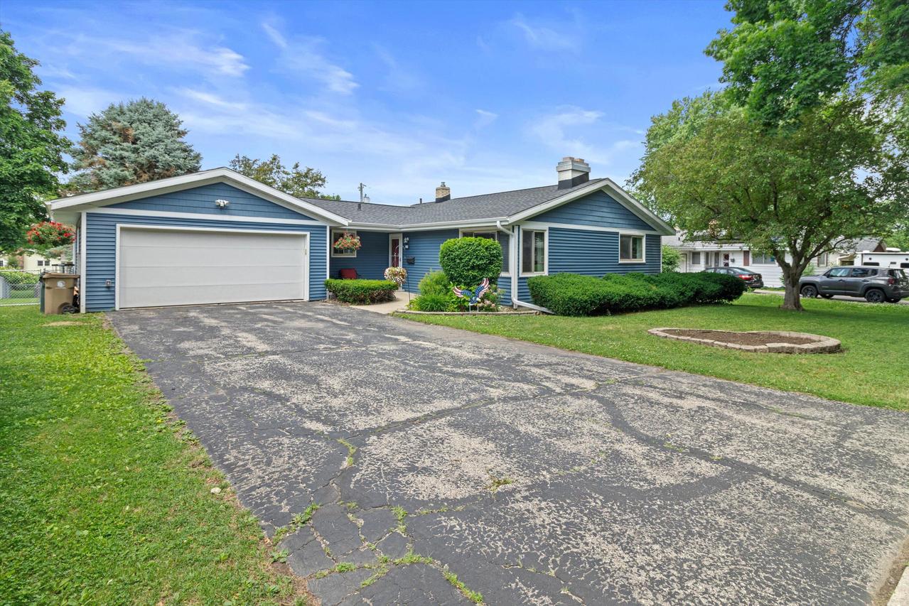118 Walker Dr, Madison, WI 53714