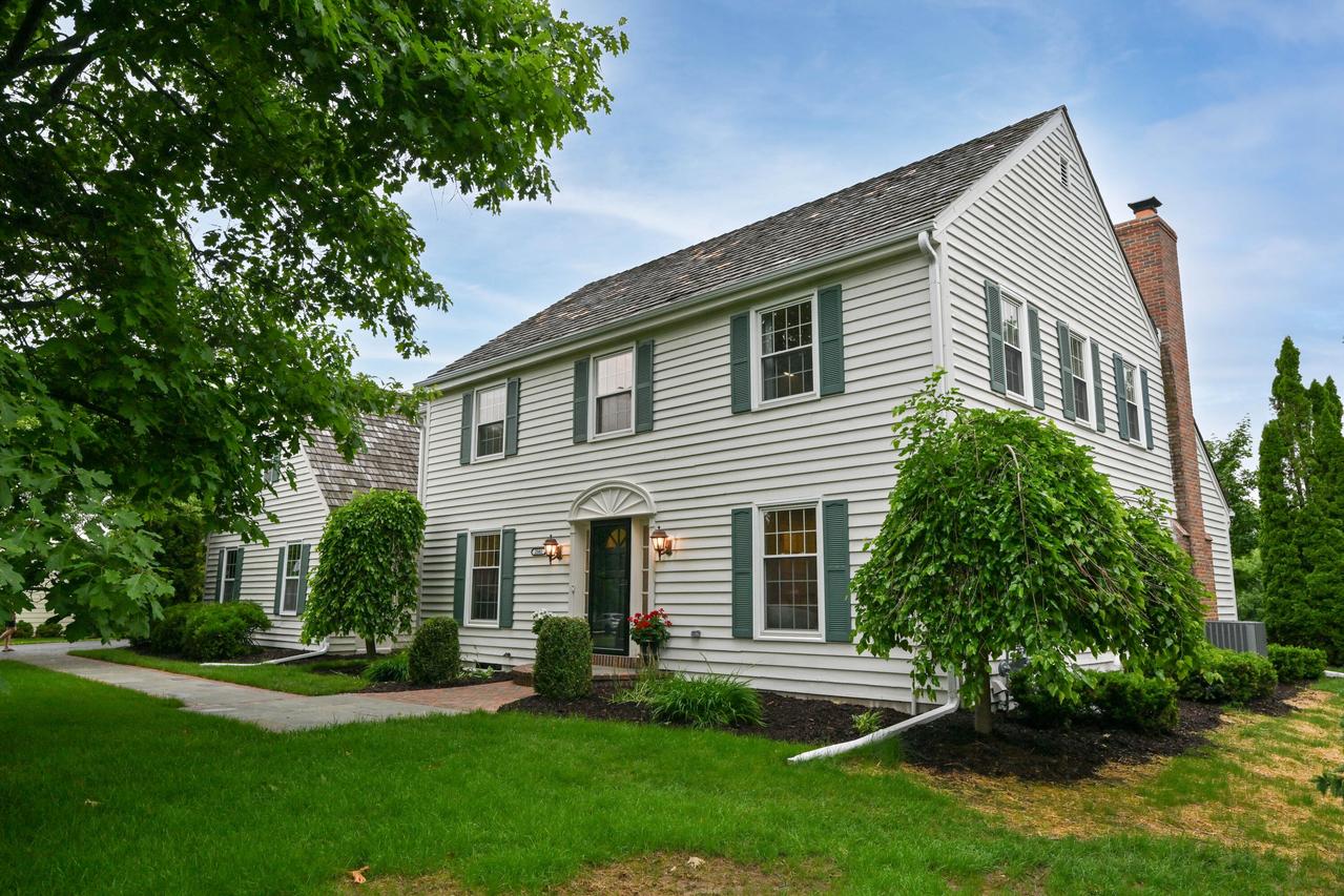 2502 W Norway Dr, Mequon, WI 53092